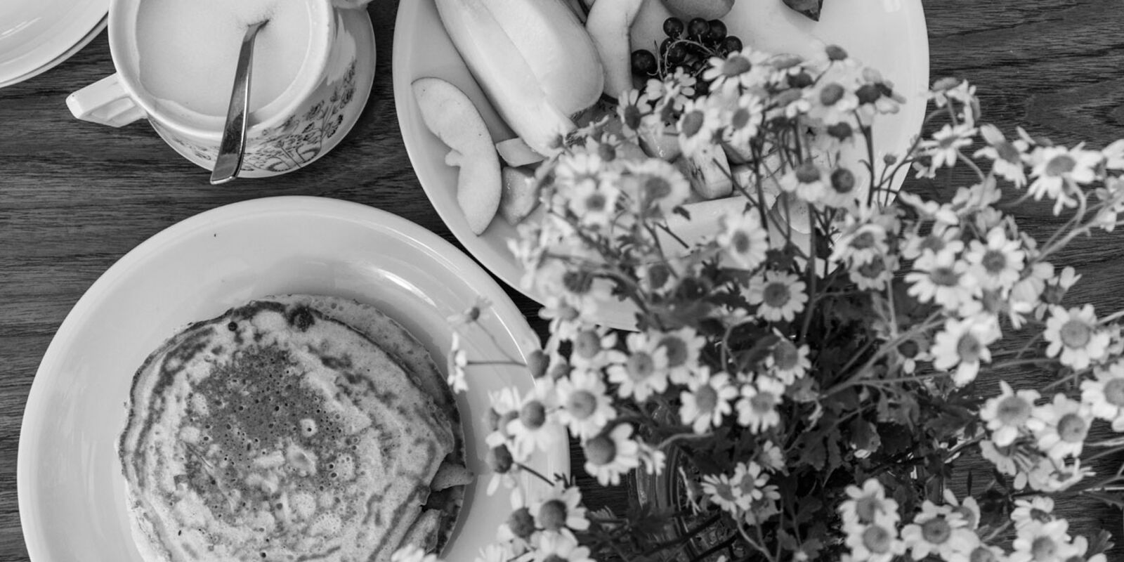 Breakfast inspired by the Moon mit Pfannkuchen